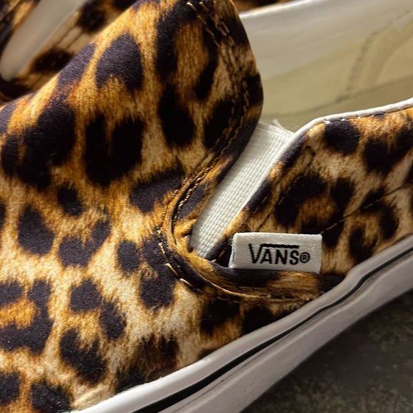 Vans Classic Slip-on lifestyle Leopard Print Skate women’s size 7. - Picture 4 of 7